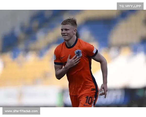 西班牙与荷兰青年军争锋 欧U19决赛技术流激烈对决